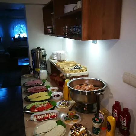 Ostoja Πανσιόν 3*
